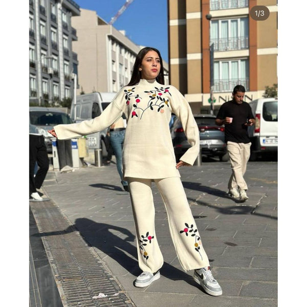 Thefabrato 2 Pcs Embroidery Fleece Co ord Set CH 382